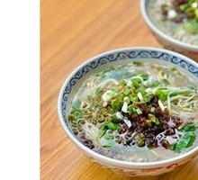 Clear Soup Pork and Green Bean Noodles