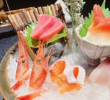 Seasonal Seafood Sashimi Platter with 5 Items
