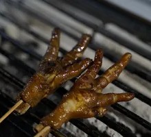 Charcoal-Grilled Fresh Chicken Feet