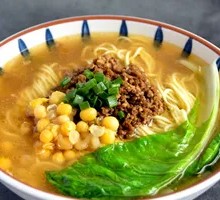 Clear Soup Pea and Pork Noodles