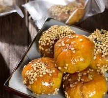 Slightly Spicy Meicai Pork Pastry