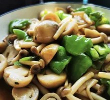 Stewed Mashed Peas with Wild Mushrooms