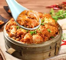 Steamed Pork Intestines with Rice Flour