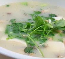 Chinese Cabbage and Tofu Soup