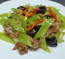 Sliced Pork with Bamboo Shoots and Black Mushrooms