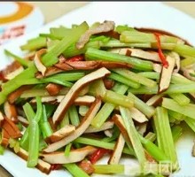 Stir-fried Celery with Tofu Skin