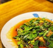 Stir-fried Pork with Garlic Shoots