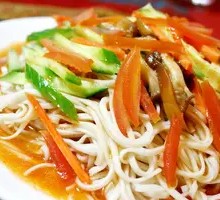 Shredded Pork with Mushroom Noodles