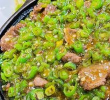 Stoneware Tofu Flower with Beef Tenderloin