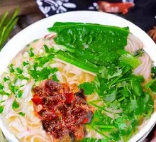 Crispy Pork Dice Rice Noodles