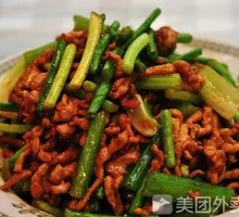Stir-Fried Beef with Garlic Shoots