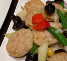 Lotus Pond Moonlight Lotus Root Stuffed with Shrimp and Pork