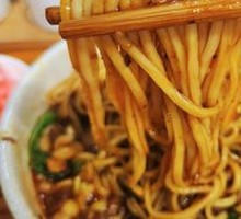 Special Broad Noodles with Pea and Pork Sauce
