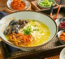 Chicken and Enoki Mushroom Noodles