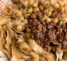 Spicy Broad Noodles with Pea and Pork