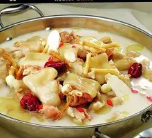 Braised Pork Trotter with White Radish