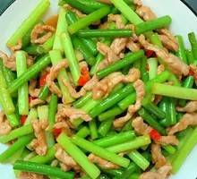 Garlic Shoots with Shredded Pork