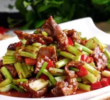Stir-Fried Beef with Yellow Onion
