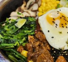 招牌牛肉石锅拌饭