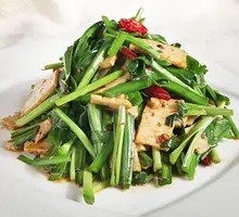 Stir-fried Leek with Tofu Skin