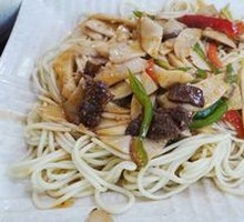 蘑菇炒肉盖浇面