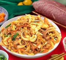Seafood Fried Rice Noodles with Family Feast