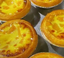 Fresh Baked Peach Tartlet with Juicy Fruit