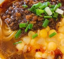 Spicy Pea and Meat Noodles