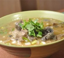 Braised Chicken Rice Noodles with Mushrooms
