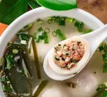 Seaweed Soup with Pork-filled Large Tangyuan