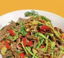 Stir-Fried Yellow Beef Strips