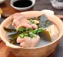 Pig Trotter with Kelp Strips