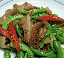 Spicy Green Pepper and Pig's Trotter