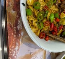 Stir-fried Yellow Beef Dry Noodles