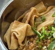 Signature Dry-Seasoned Pea and Pork Noodles