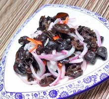 Shredded Onion with Wood Ear Mushrooms