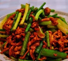 Braised Garlic Shoots with Tofu Skin and Pork Strips