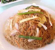 Stir-Fried Seafood with Rice Noodles