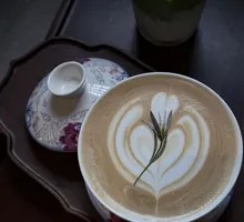 Magnolia Flower Longjing Latte