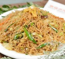 Egg and Beef Stir-fried Noodles