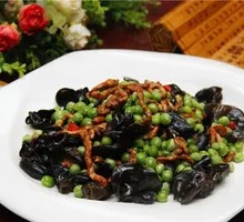 Stir-Fried Pork Shreds with Edamame and Wood Ear Mushrooms