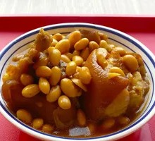 Stewed Pig Trotter with Soybeans