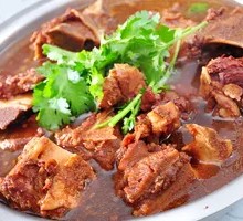 Sauce-Flavored Pork Ribs with Potatoes