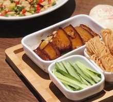 Steamed Buns with Large Pork Pieces