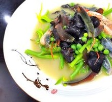 Clear Soup with Daylily Flowers