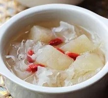 Braised Pear in Rock Sugar