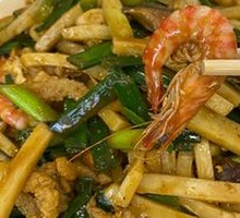 Stir-Fried Rice Noodles with Seafood