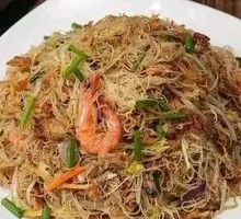 Stir-Fried Rice Noodles with Seafood