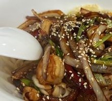 Scallion Stir-Fried Squid and Shrimp Noodles