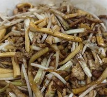 Shredded Pork with Vegetable Salad
